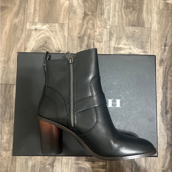 Only used twice authentic leather coach ankle boots - Picture 3 of 6